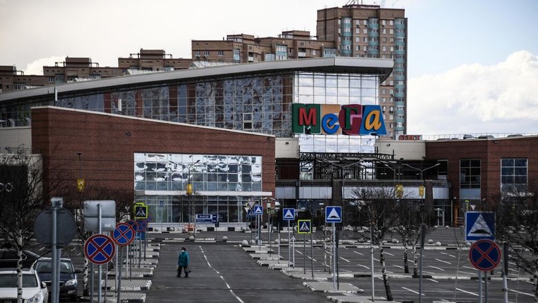 Более 400 человек эвакуировали из ТЦ «Мега Химки» из-за угрозы минирования