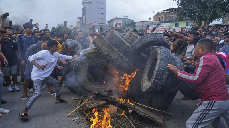 Более 50 человек погибли во время протестов в Непале