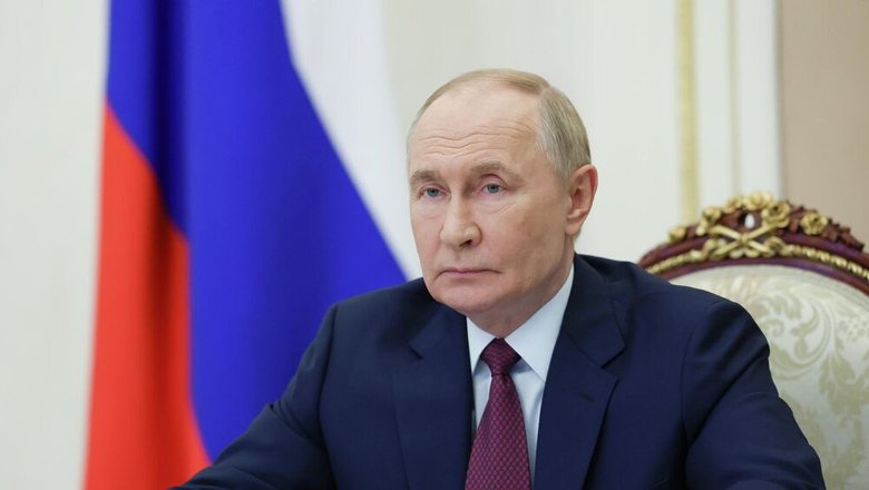 Путин поручил рассмотреть повышение выплат участникам земских программ