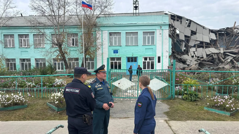 Травников пообещал принять жёсткие решения после обрушения школы в Татарске