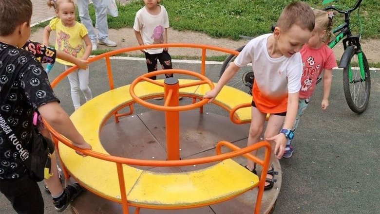 В Хабаровске отремонтировали детскую площадку в одном из скверов