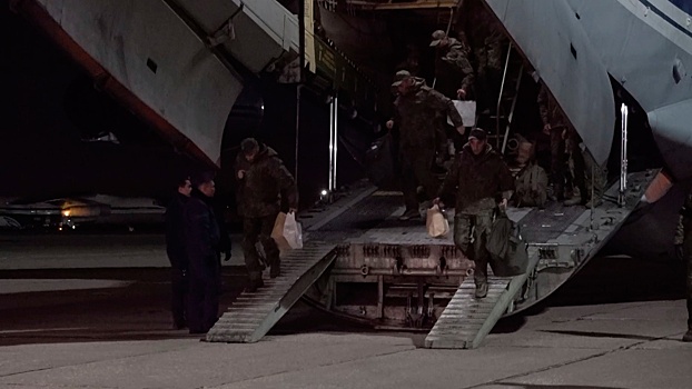 Борт с вернувшимися из украинского плена бойцами приземлился в Подмосковье