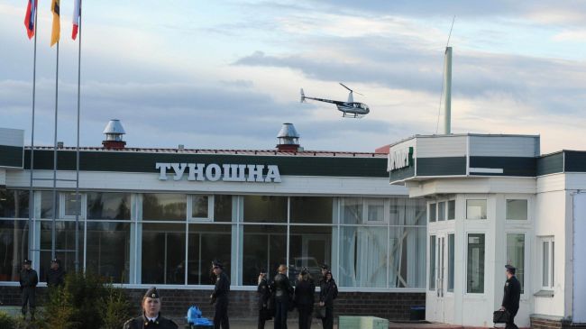 Аэропорт Ярославля приостановил работу
