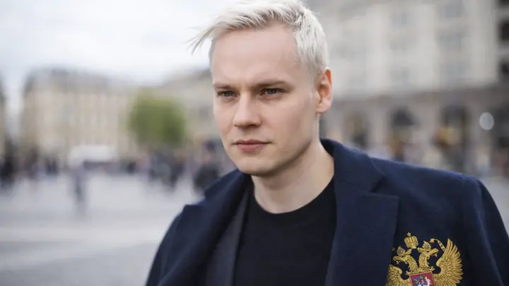 Shaman с папкой второй день кому-то угрожает Shaman с папкой второй день кому-то угрожает